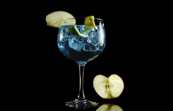 Gin tonic with arbequina EVOO