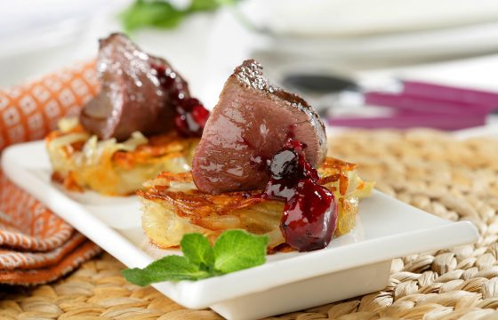 Grilled beef tenderloin on a potato rösti recipe