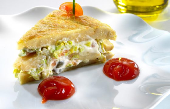 Pinchos of Spanish omelette stuffed
